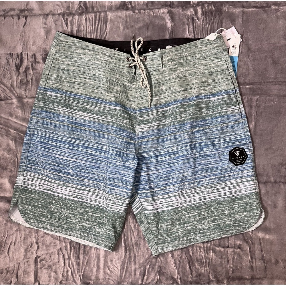 Vissla Blurry Horizons 18.5 Mens Boardshorts Mist Blue Striped Size 33 NWT